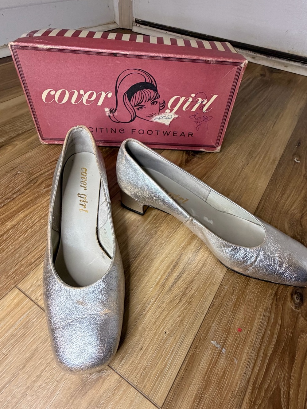 Vintage 1960s Cover Girl Silver Metallic Pumps 8N Genesco Mod Heels Original Box